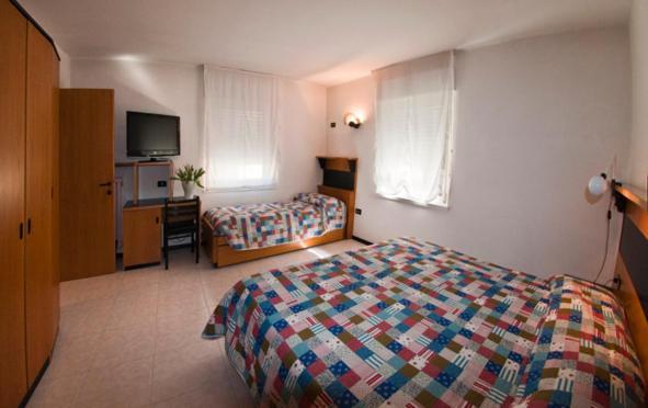 Albergo Alla Torre Caldonazzo Exterior photo